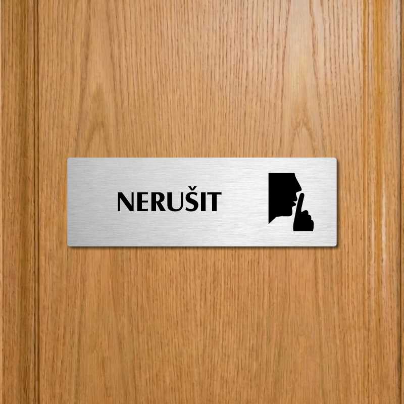 Nerušit, 200x66mm, zlatá popiska s okrasným rámečkem  